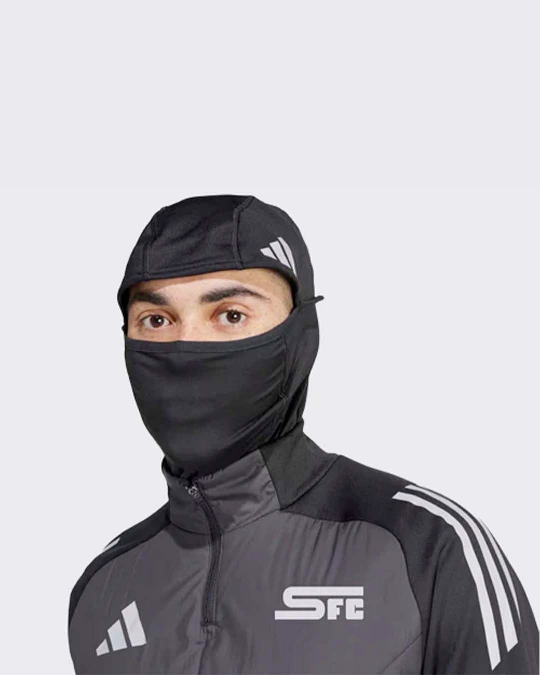 Pull hiver Adidas avec cagoule SFC